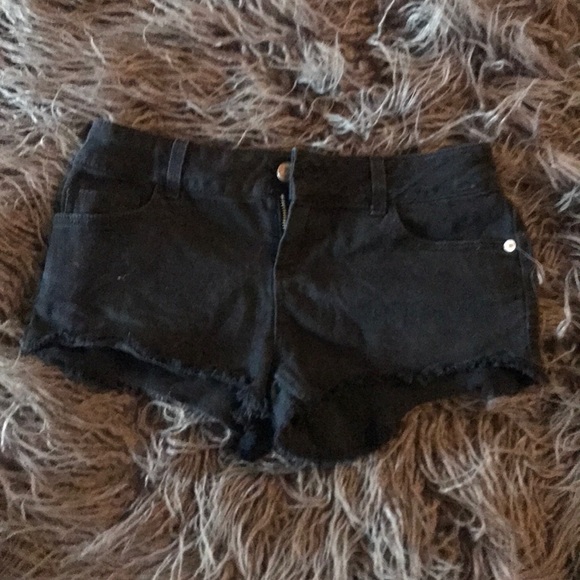 Black shorts - Picture 1 of 2